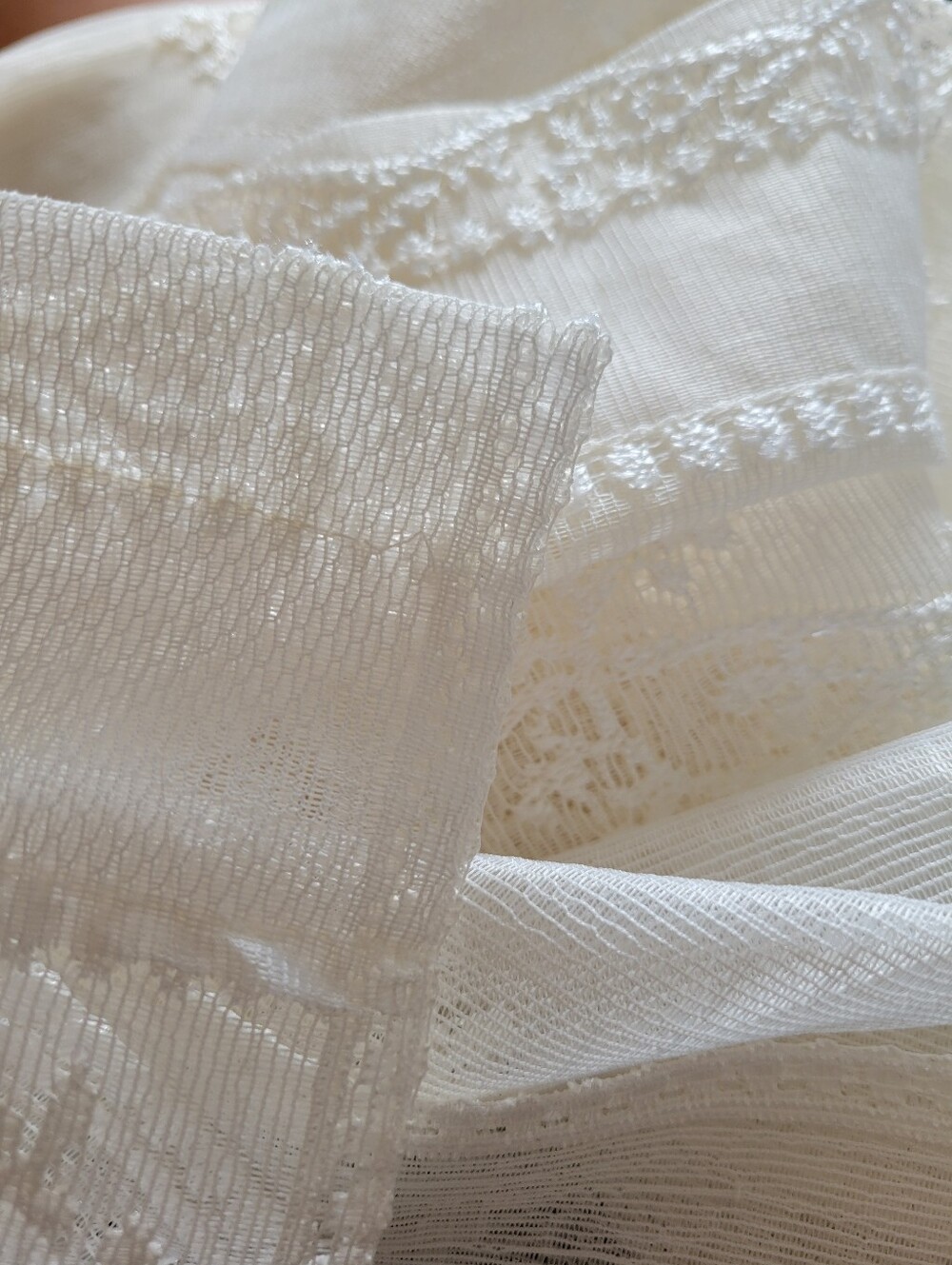 Set of six Lace Valance Curtains - Picture 7 of 7